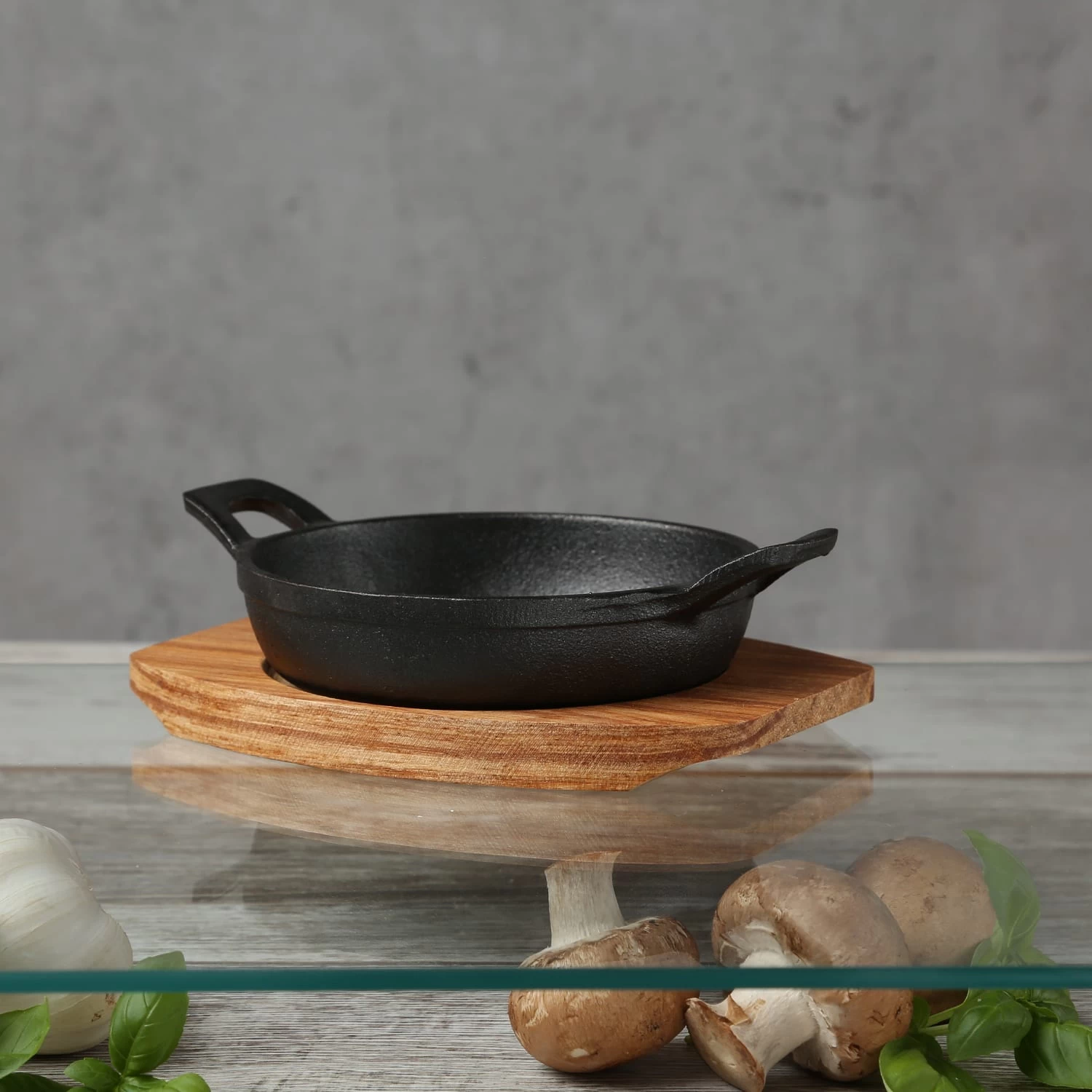 Servierpfanne Mit Holzuntersetzer In Schwarz - D: 12cm 6 Servierpfanne Mit Holzuntersetzer In Schwarz - D: 12cm – Bild 4