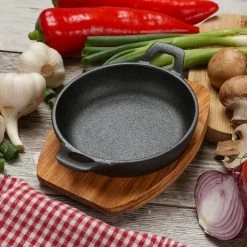 Servierpfanne Mit Holzuntersetzer In Schwarz - D: 12cm 12 Servierpfanne Mit Holzuntersetzer In Schwarz - D: 12cm -Heimdekoration Verkäufe gaumenkick servierpfanne mit holzuntersetzer in schwarz d 12cm 4